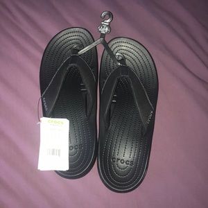 NWT Crocs Men’s Bogota Flip Flops